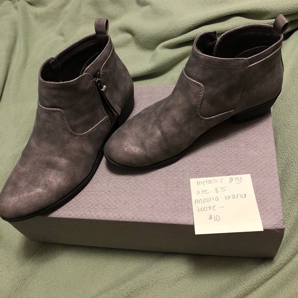 PRICE DROP! Ankle booties